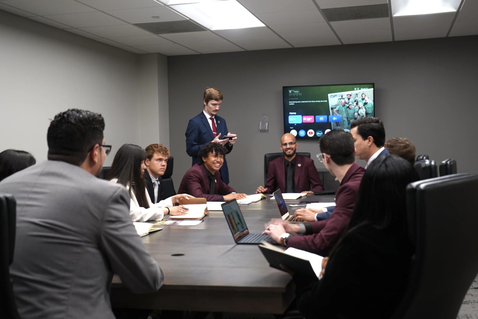 A sales team discussing good sales pitches